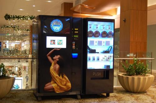 3 Makanan &quot;Aneh&quot; yang Bisa Lo Temukan di Vending Machine